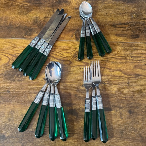 Vintage Emerald Green Lucite Handle Flatware Set Stainless Taiwan Hong Kong 15pc - Picture 2 of 8